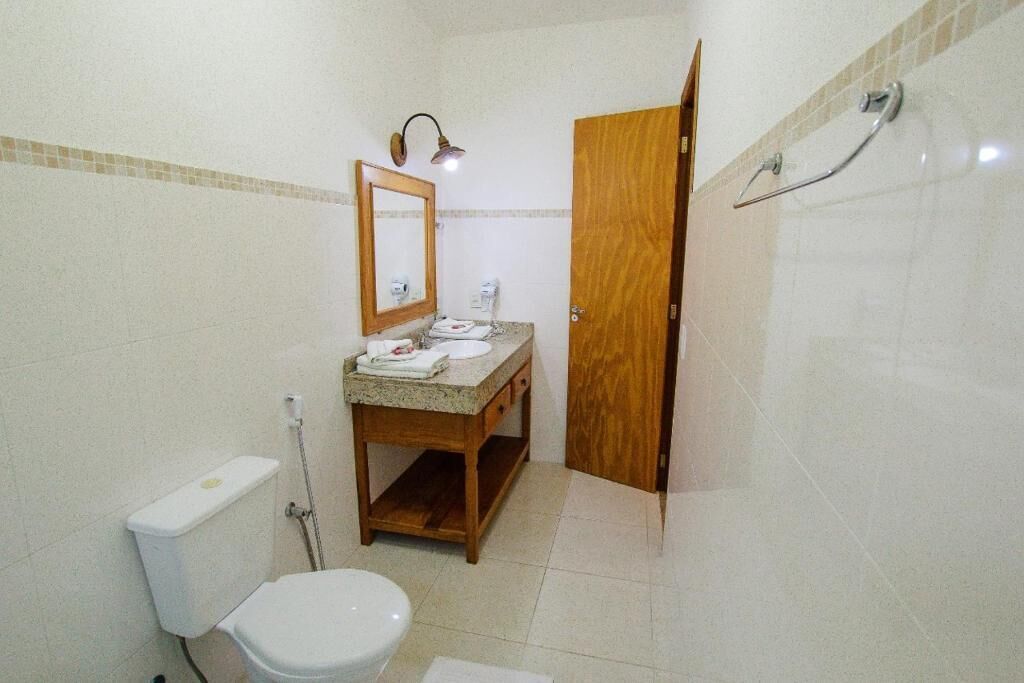 shower, free toiletries, towels