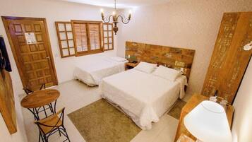 Frigobar, escrivaninha, Wi-Fi de cortesia, roupa de cama