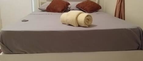 Iron/ironing board, free WiFi, bed sheets