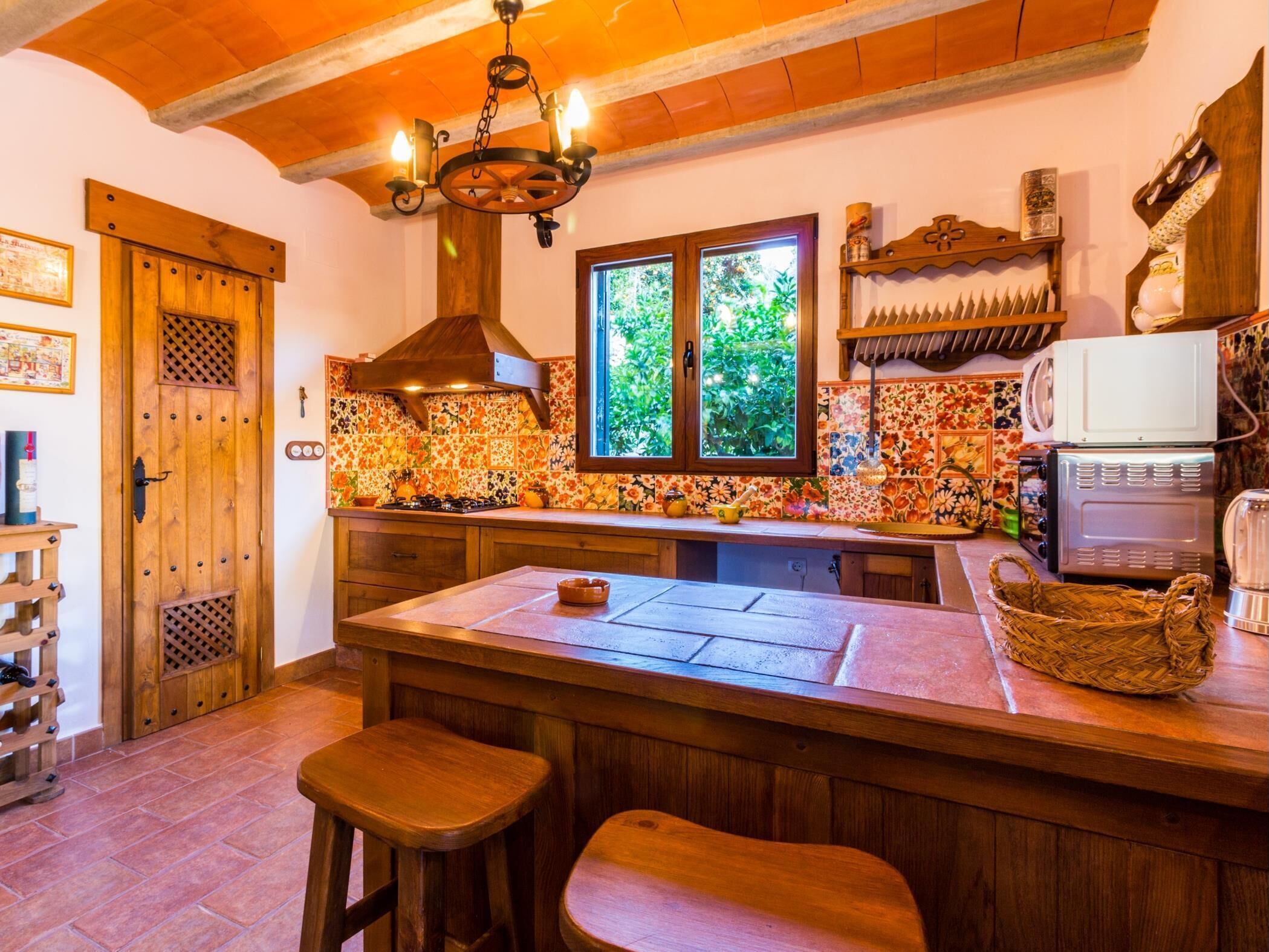 Réfrigérateur, micro-ondes, cafetière/bouilloire, grille-pain