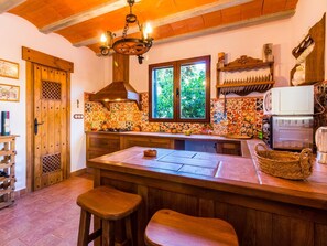 Refrigerador, microondas, cafetera y tetera y tostadora 