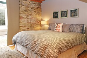 Studio Suite, 1 King Bed, Kitchenette | Free WiFi - Bella Vita Suites (Saugatuck)