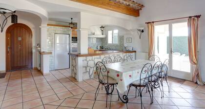 high standing, air conditioned, Provence styling villa with heated swimming pool