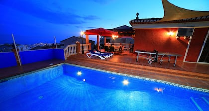 VILLA SERYMAR: sea views, swimming pool, private parking, games, home cinema, wi-fi