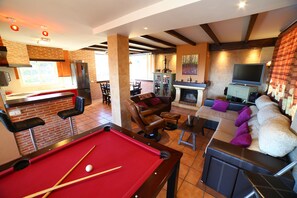 Smart TV, fireplace, video games, DVD player - VILLA SERYMAR: sea views, swimming pool, private parking, games, home cinema, wi-fi (ALMUÑÈCAR)
