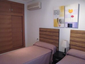 1 bedroom, internet, bed sheets - Apartments for three people with terrace and sea views. (La Manga del Mar Menor)