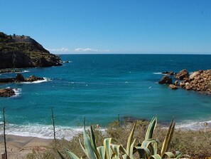 On the beach - Apartments for three people with terrace and sea views. (La Manga del Mar Menor)