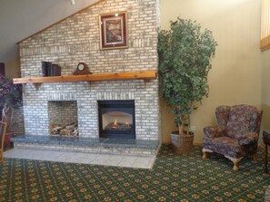 Lobby - AmericInn by Wyndham Madison SD (Madison)
