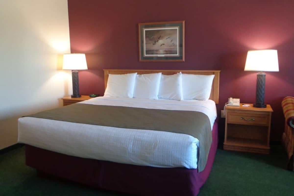 desk, soundproofing, iron/ironing board, free wifi