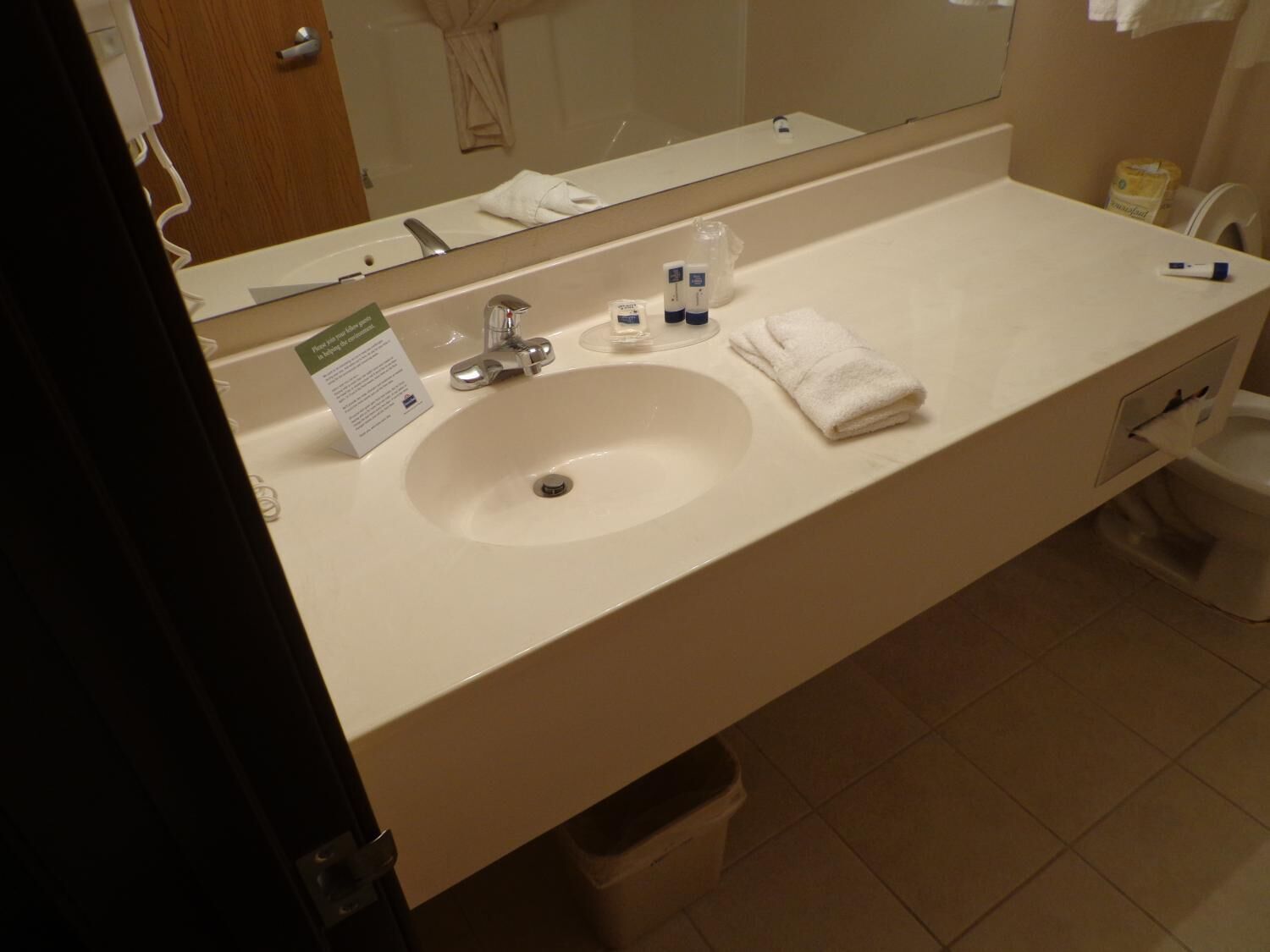 combined shower/bathtub, free toiletries, hair dryer, towels