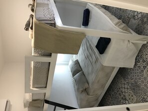 1 habitación, tabla de planchar con plancha, wifi gratis y ropa de cama 
