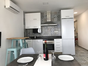 Refrigerador, microondas, horno y lavavajillas