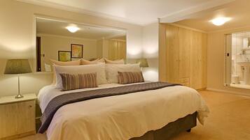 Angel Cottage | 2 bedrooms, in-room safe, iron/ironing board, WiFi (surcharge)