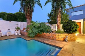 Outdoor pool - Angel Cottage (Cape Town)