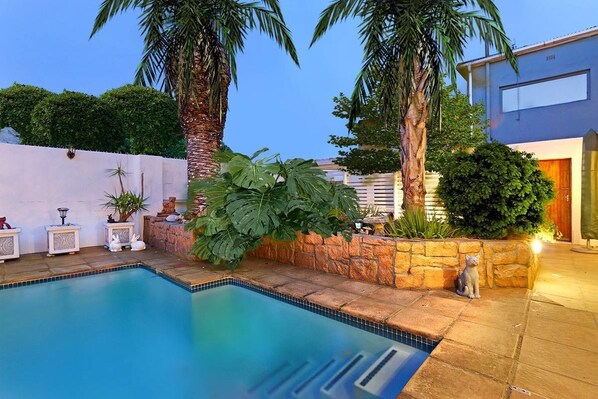 Outdoor pool - Angel Cottage (Cape Town)