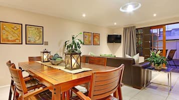 Angel Cottage | In-room dining