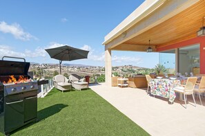 Outdoor dining - Villa Piedra Amarilla by VillaGranCanaria (San Bartolomé de Tirajana)
