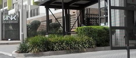 Pintu masuk properti