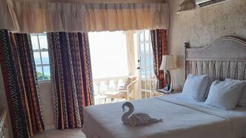 5 chambres, coffres-forts dans les chambres, bureau