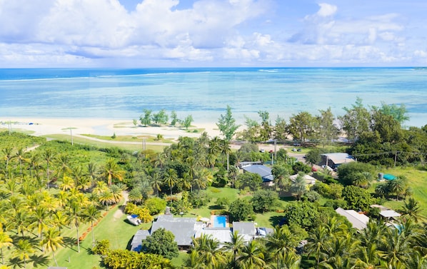 A tropical resort with a pool, beachfront, and lush greenery. - Villa La Cocoteraie, 400 sqm, close to the beach, in a beautiful garden (Baie du Cap)