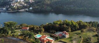 Villa São Miguel next to the harbor with private natural swimming pool Wi-Fi andAC