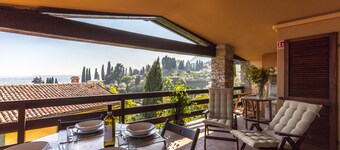 Single house lake view 4 people 10 minutes walk from the center