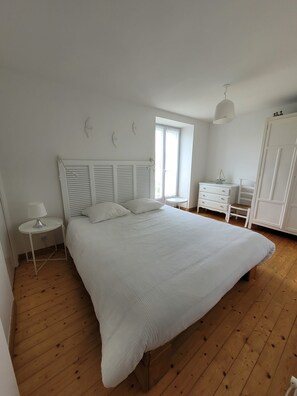 2 slaapkamers, een strijkplank/strijkijzer, reisbedje, gratis wifi