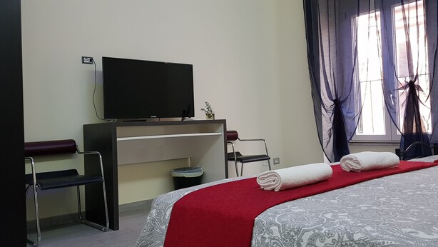 Desk, WiFi (free) - Aurora Home (Rome)