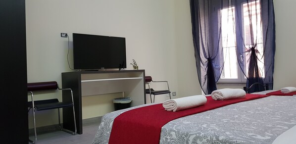 Skrivebord og wi-fi (inkludert)