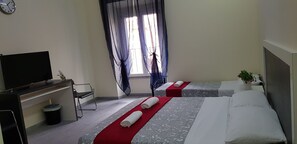 Økonomi-tremannshytte, eget bad | Skrivebord og wi-fi (inkludert)