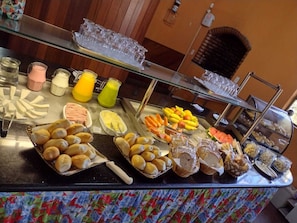 Café da manhã continental grátis todos os dias