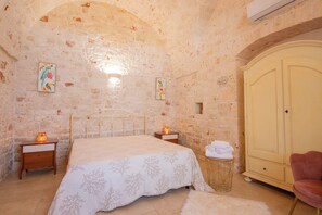 4 bedrooms, iron/ironing board, free WiFi, bed sheets - Gorgeous villa with private pool (Monopoli)