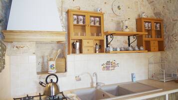 Køleskab, ovn, kogeplade, opvaskemaskine