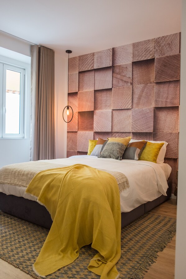 2 bedrooms, iron/ironing board, internet, bed sheets