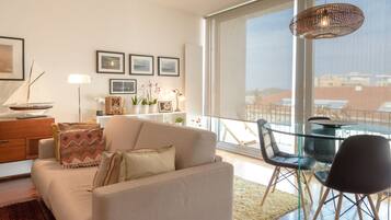 Smart TV, DVD player, books