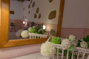 1 bedroom, iron/ironing board, travel crib, free WiFi - Offer! Holidays, apartment (Mimosa 2 + 2) Area Volterra, San Gimignano,Pisa  (Pisa)