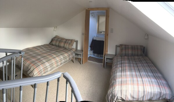 2 bedrooms, iron/ironing board, free WiFi, bed sheets - Tigh Beag Mhor Beautiful Renovated semi detached bungalow in Aviemore. (Aviemore)