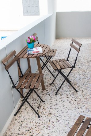 Outdoor dining - Mare civitas duo ,near Beach, Chania Old Town (Chania)