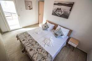 2 chambres, fer et planche à repasser, accès au Wi-Fi (inclus)