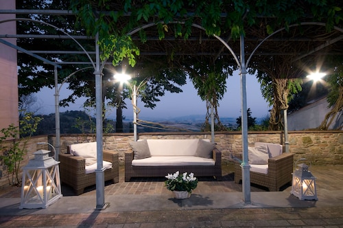 Beautiful villa with private pool, near Volterra, San Gimignano and Pisa
