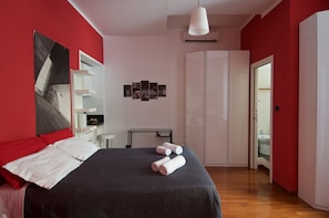 4 bedrooms, iron/ironing board, free WiFi, bed sheets