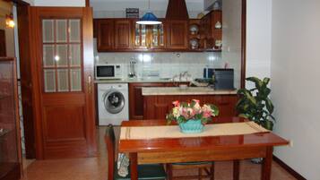 Coffee/tea maker, fridge, microwave, oven