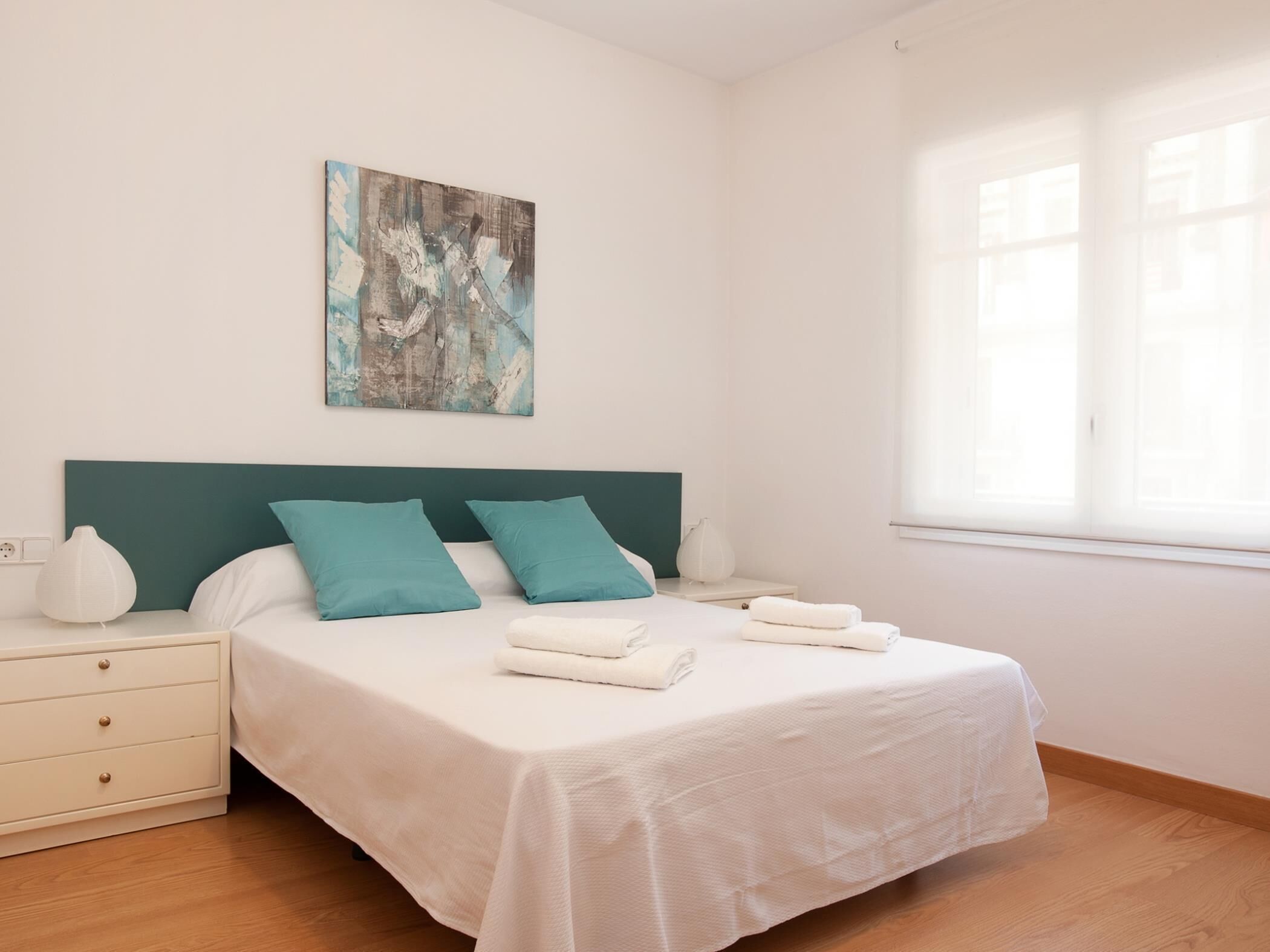 4 bedrooms, iron/ironing board, internet, bed sheets