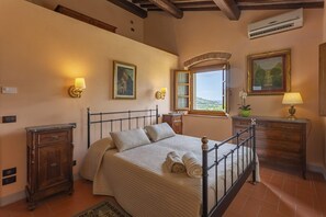 5 bedrooms, iron/ironing board, WiFi, bed sheets - Beautiful farmhouse in the Tuscan countryside with private pool. (Arezzo)