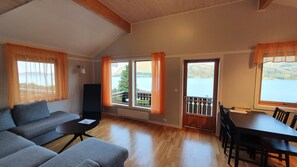 Smart TV - Holiday Home Kvernesfjord with fishing opportunities (Averøy)