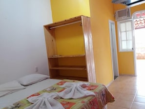 Chambre Double Standard | Minibar, fer et planche à repasser, Wi-Fi gratuit, draps fournis