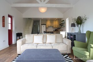 Smart TV, fireplace, DVD player, books - Casa Ceol - tranquil country setting by Ennis (Ruan)