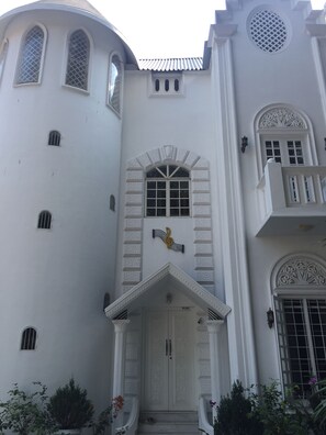 Exterior detail - German architectural house (Kochi)