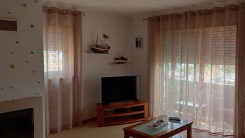 Een smart-tv en een open haard