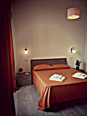 3 habitaciones, escritorio, tabla de planchar con plancha y wifi 
